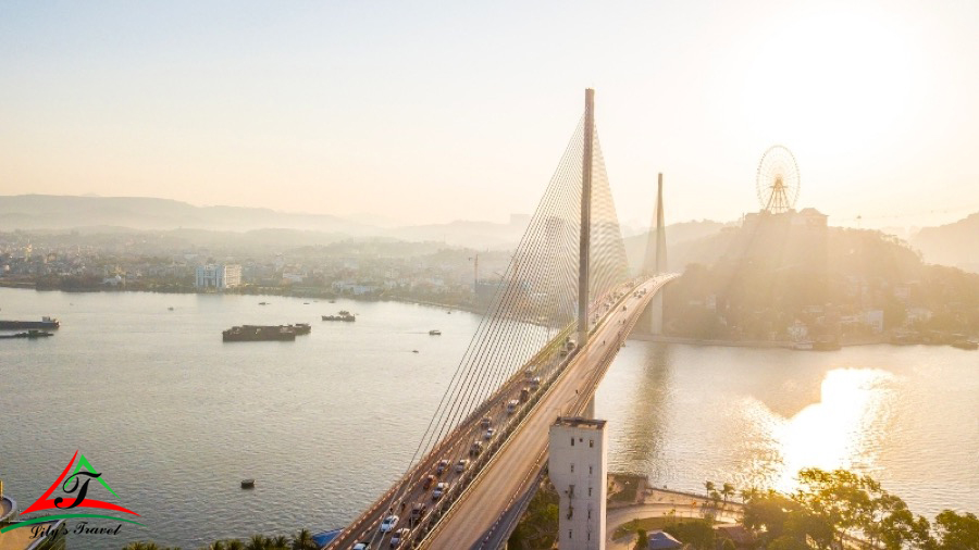 Bai Chay bridge is the symbol construction of Bai Chay - Source: Internet