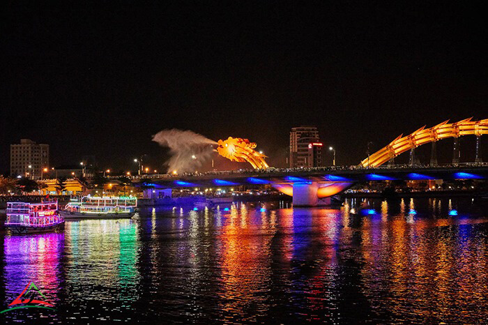 Dragon Bridge in the night