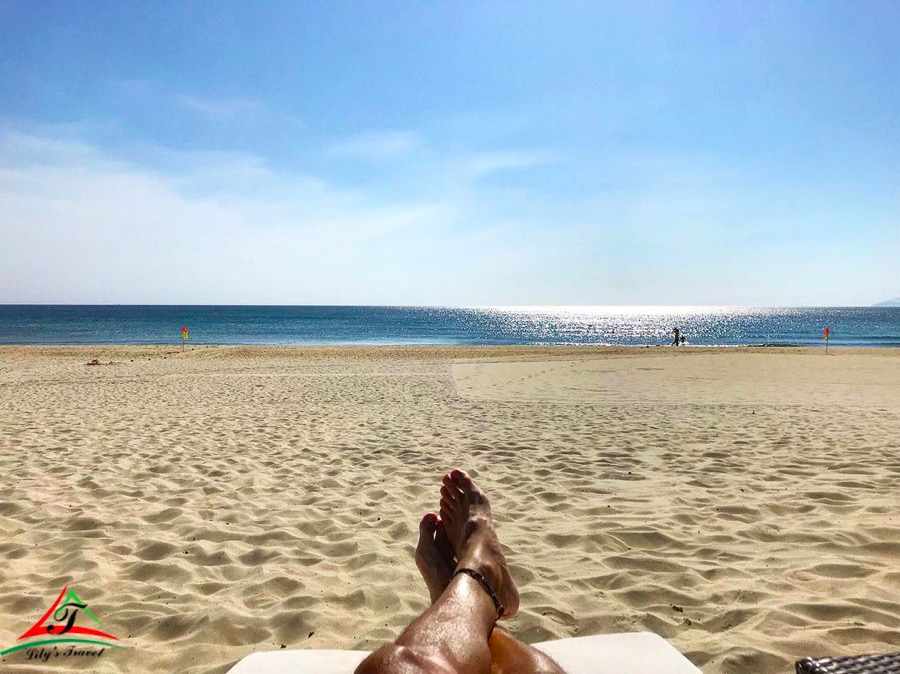 Sunbathe at Non Nuoc beach