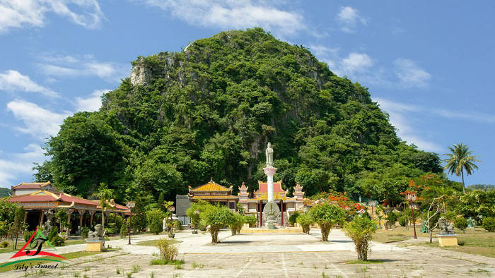 The quiet sence of Quan Am Pagoda