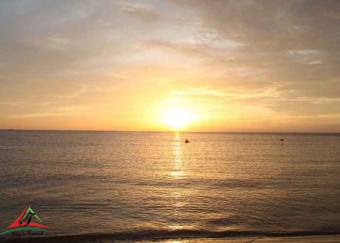 The leisure activity of numerous sightseers is cruising without help from anyone else to see the water and mists here, witness the coral reefs, schools of fish swimming around and incalculable other fascinating scenes - Source: Internet