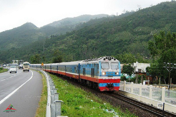 Hanoi to Ninh Binh by train