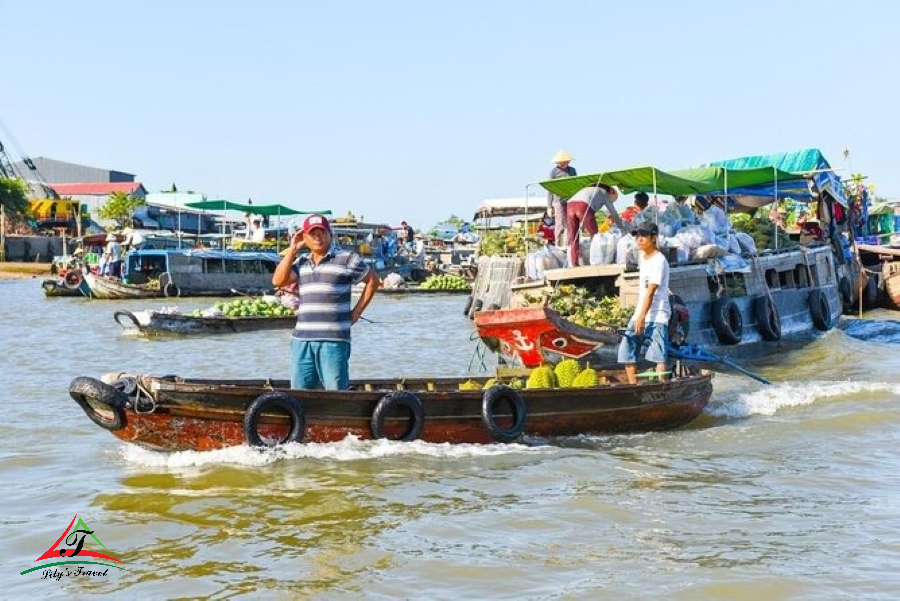 Overview of Cai Rang Floating Market