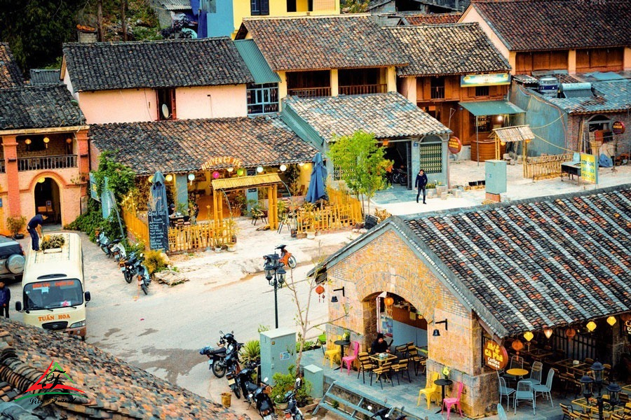 old street in Dong Van