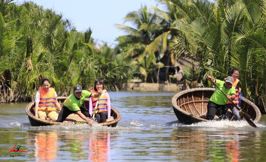 Saling unique boat in Bay Mau coconut forest