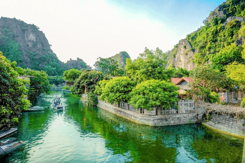 Boat Trip on Tam Coc river