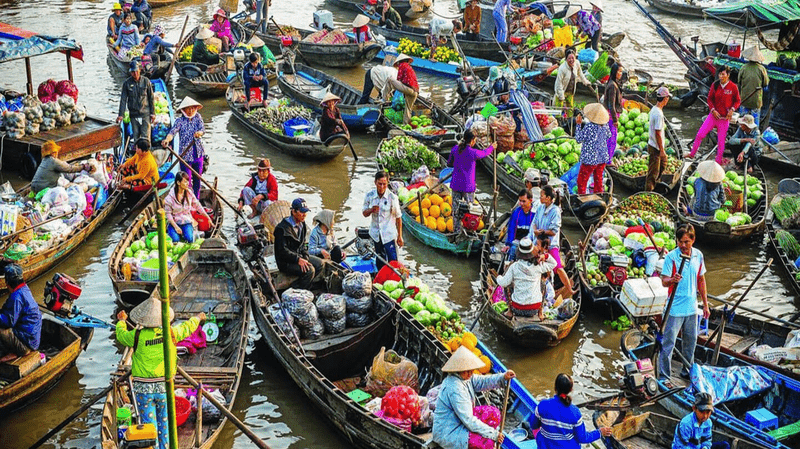 Witness the Bustle of Cai Rang Floating Market: 