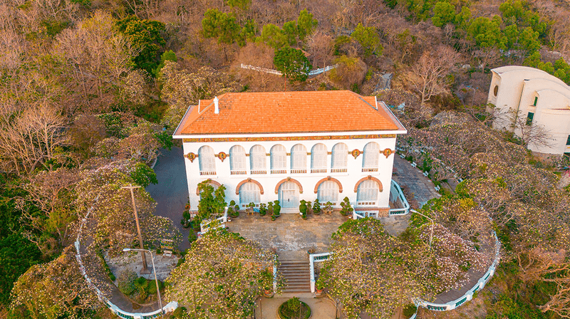 Tour the White Palace