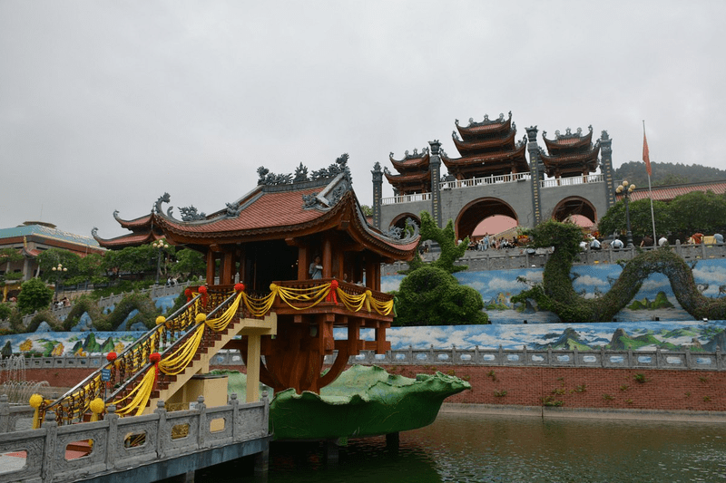 One Pillar Pagoda and Ban Nguyet Lake