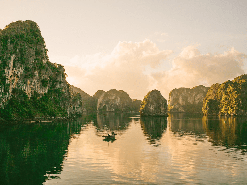 Autumn Bliss: Peak Season Delights in Halong Bay (October - December)