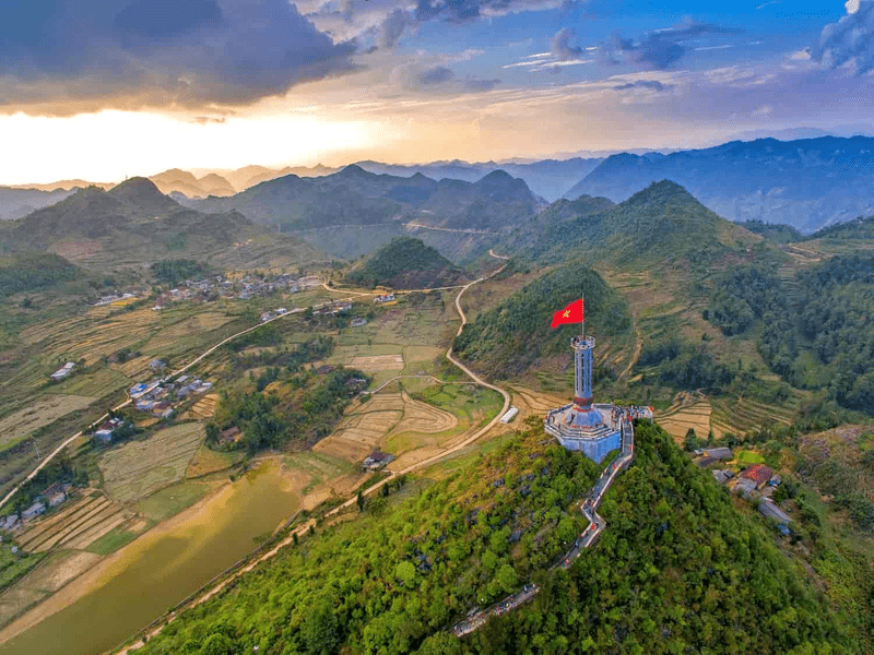 Lung Cu Flagpole