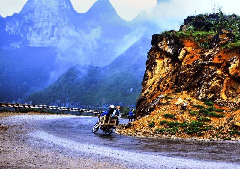 Traveling to Mèo Vạc: Best Routes and Transportation Tips