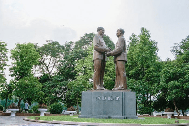 Statues of Uncle Ho and Uncle Ton