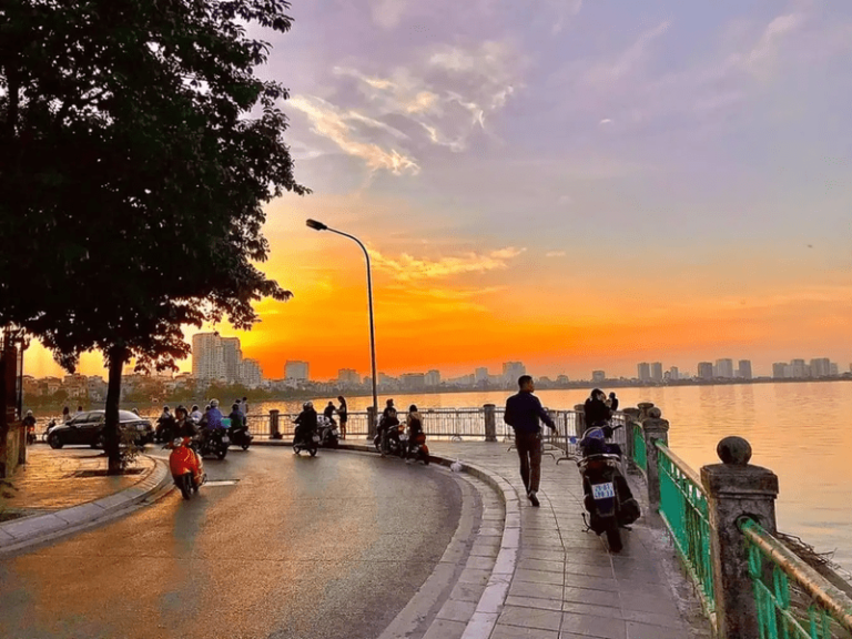 Walking and cycling around Hanoi West Lake