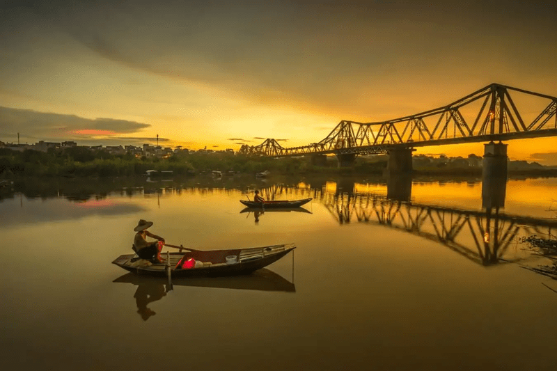 Explore Long Bien Bridge