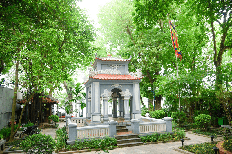 Visit the Temple of King Le