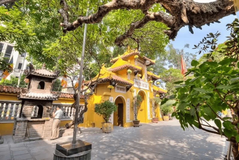 Notes When Visiting Quan Su Pagoda