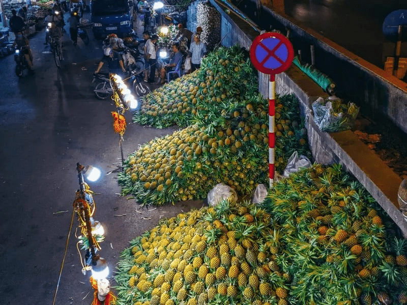 Long Bien Market