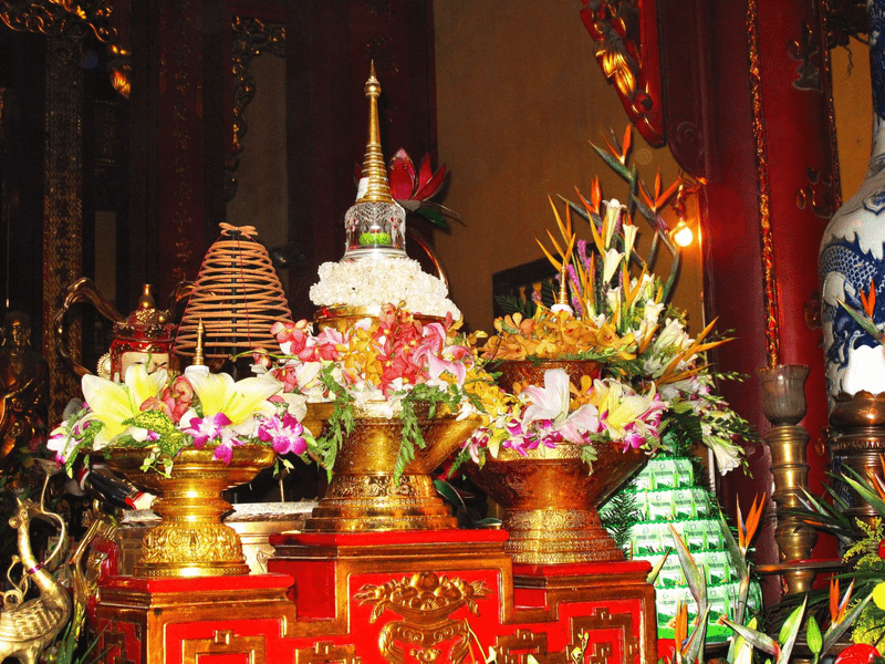 The Writings And Parallel Sentences In The Pagoda Are All Written In Quoc Ngu