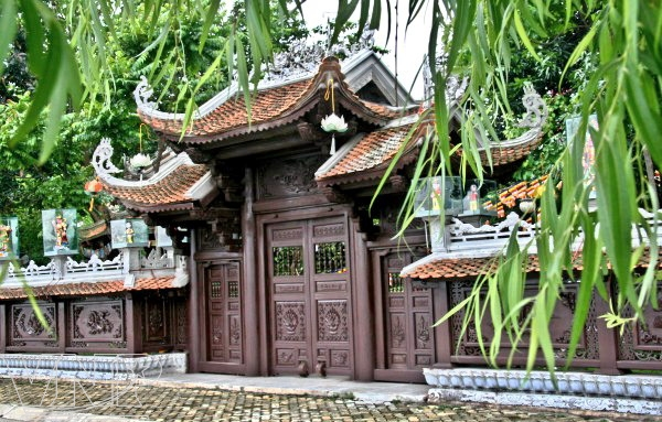 Visit Van Nien Pagoda - An ancient pagoda in the heart of Hanoi 