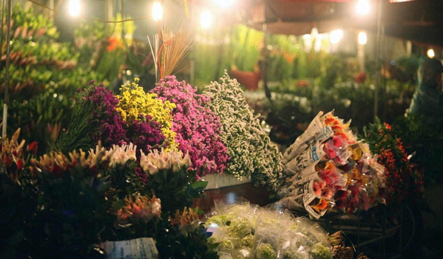 Quang Ba Flower Market