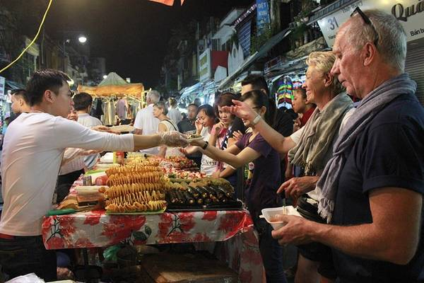 How Safe is the Hanoi Old Quarter Night Market for Tourists?