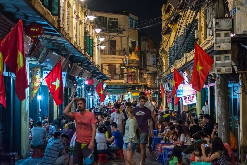 Bia Hoi Junction or Bia Hoi corner is the famous place to drink Bia Hoi in Hanoi Old Quarter 