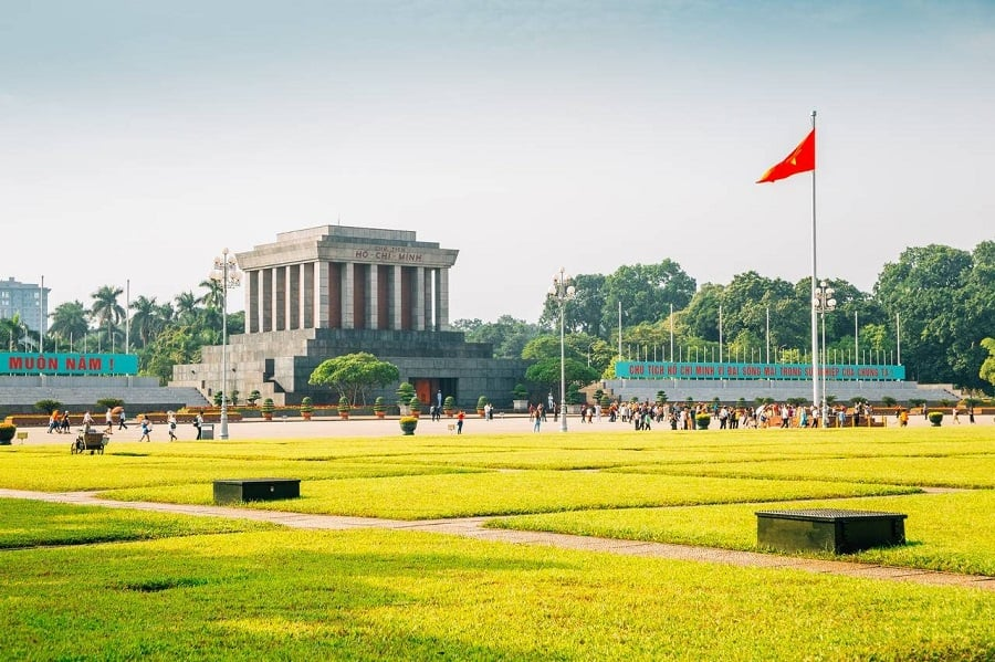 Ho Chi Minh Mausoleum is one of the famous tourist attractions near Hanoi Botanical Garden