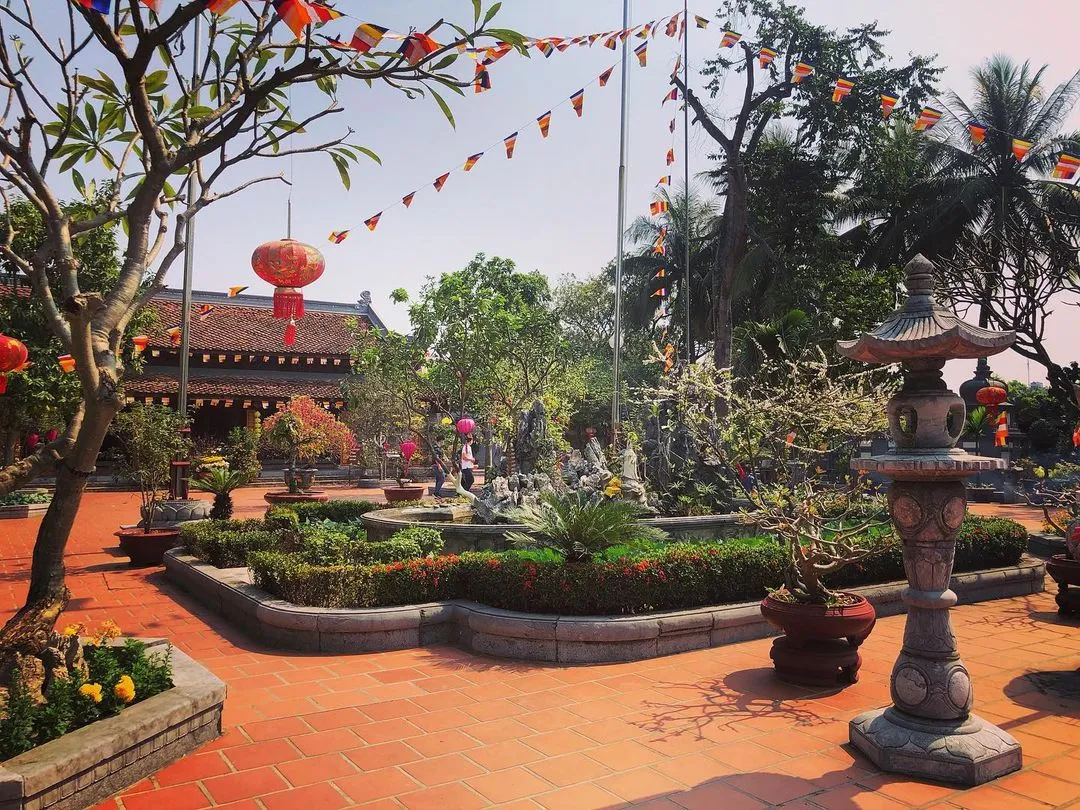 The pagoda holds numerous spiritual events throughout the year, especially during Buddha’s Birthday