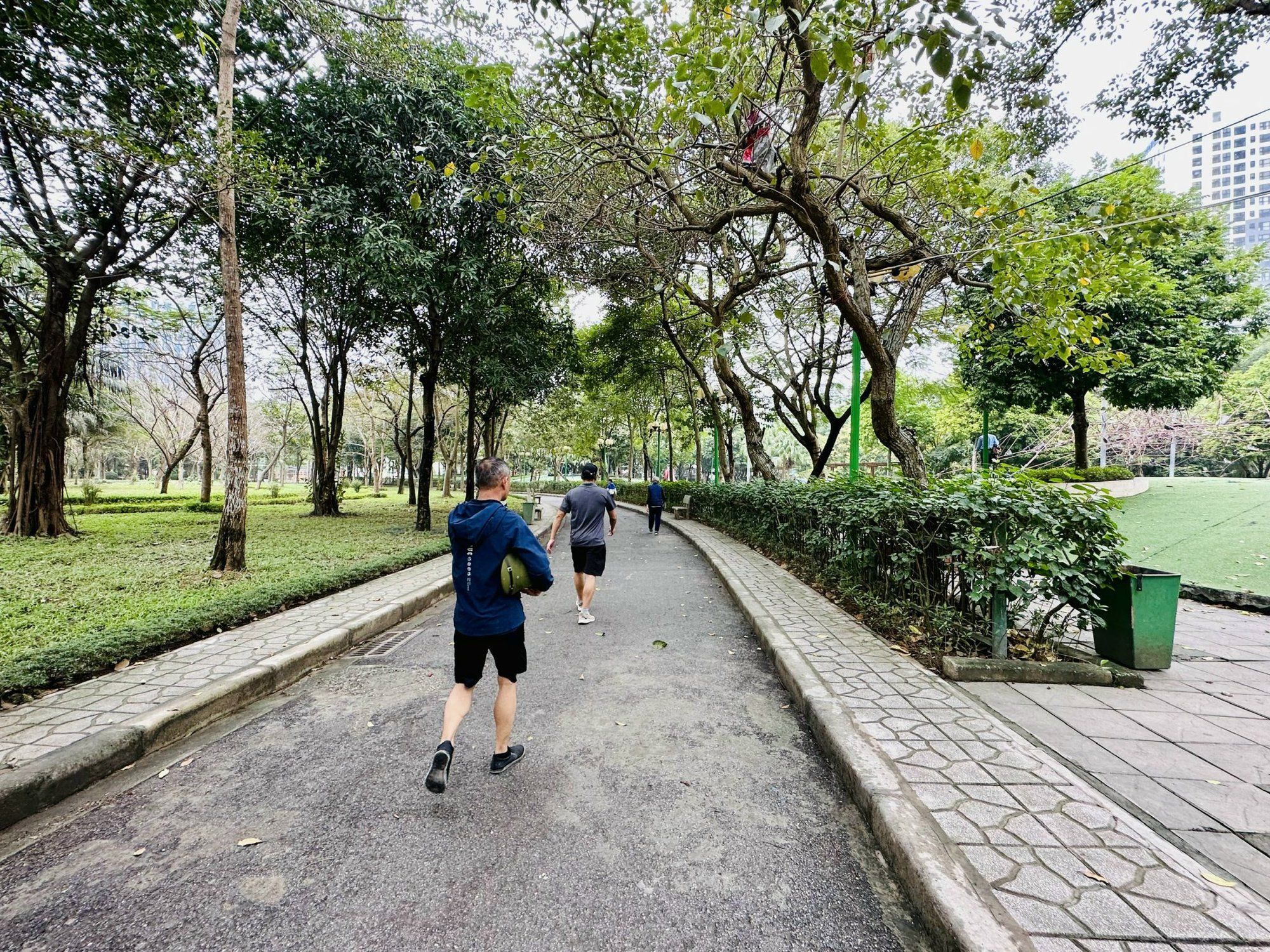 Local people often gather at Cau Giay Park early in the morning to exercise