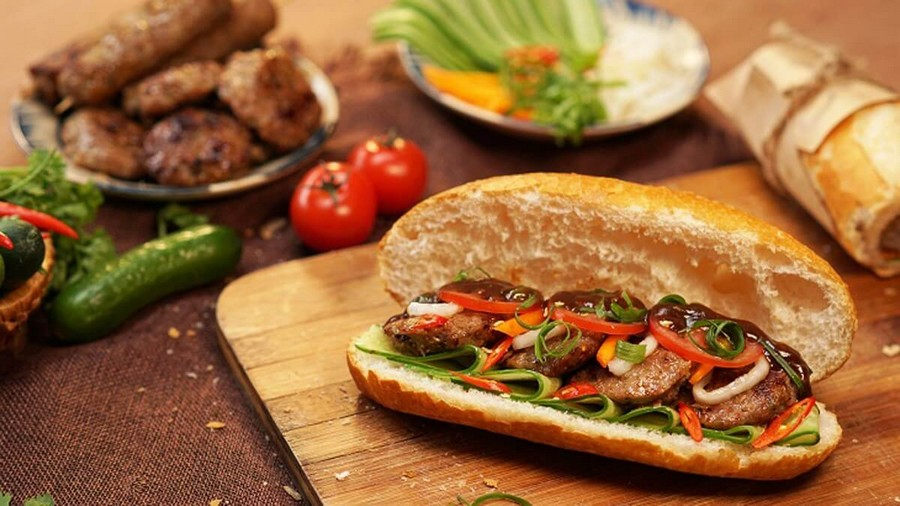 Let’s discover the best Banh Mi in Hanoi Old Quarter!