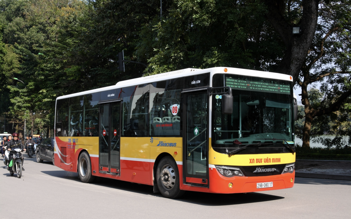 Bus is a convenient and cost-effective options to travel to Cau Giay Park Hanoi