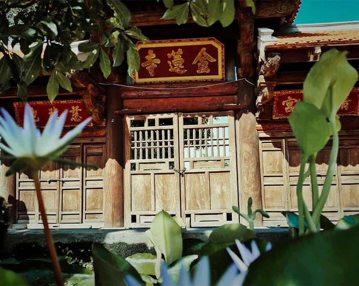 The pagoda was built to commemorate Princess Tu Hoa