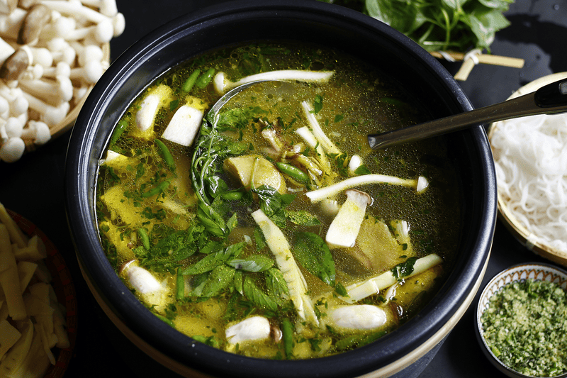 Chicken Hotpot With Basil Leaves (Lau ga la e)