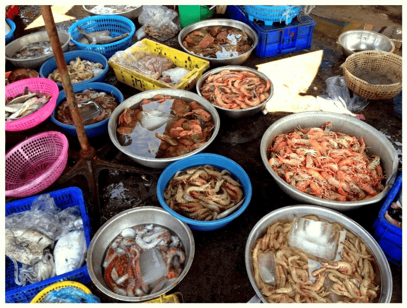 Vinh Luong seafood market