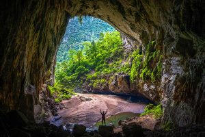 Hang En Cave saga: Where nature weaves its dazzling tapestry