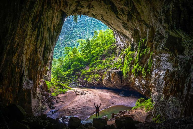 Hang En Cave saga: Where nature weaves its dazzling tapestry