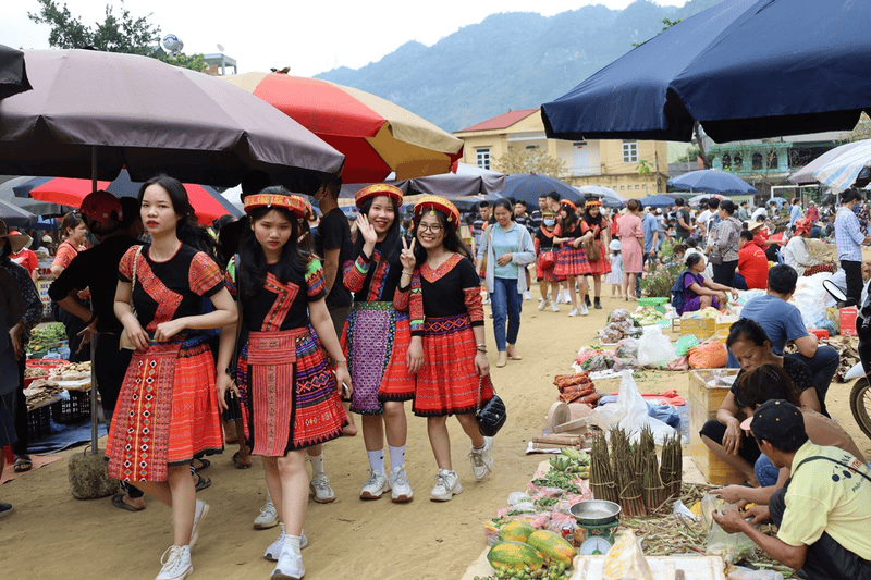 Finding local markets and handicraft centers