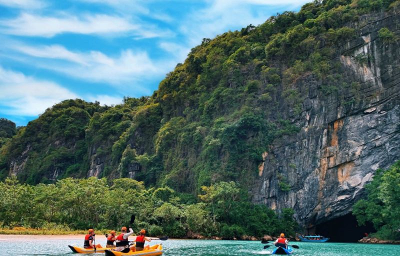 How much does it cost to visit Phong Nha Cave