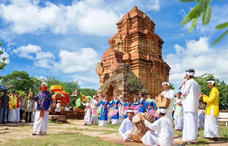Nearby attractions around Nhan Tower