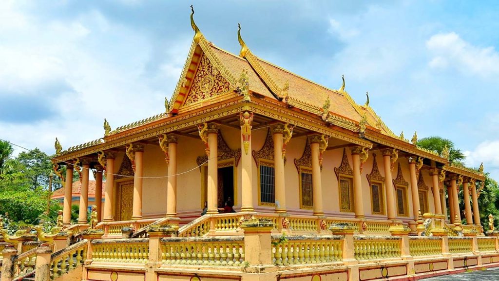 Dat Set Pagoda - The clay temple of masterful craft