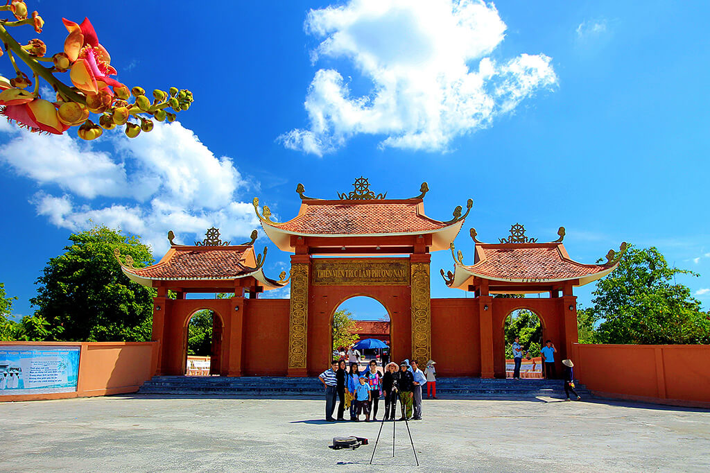 Truc Lam Phuong Nam Zen Monastery - The largest pagoda in the Mekong Delta