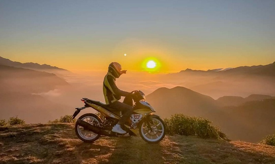 Riding a motorbike with a travel guide to Ta Xua