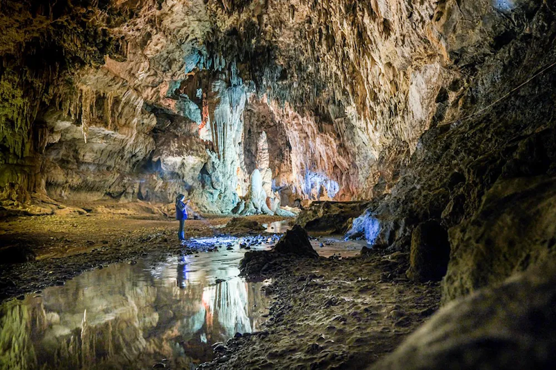 Overview of the cave’s location in Cao Bang, near Ban Gioc Waterfall