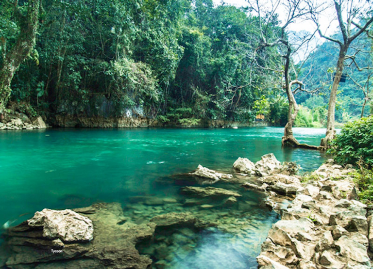 Is Thang Hen Lake suitable for family travel?