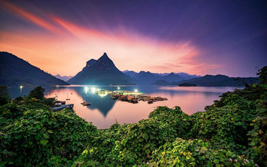 People often compare Na Hang Lake to Ha Long Bay because it has beautiful scenery with scattered islets and towering limestone mountains.