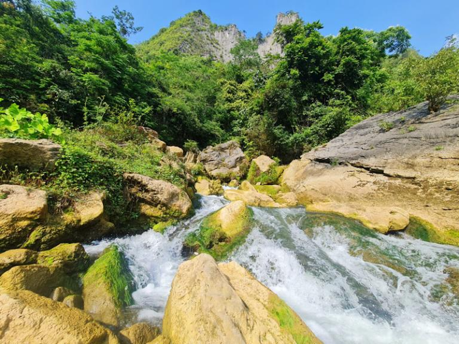 Tips for exploring Nam Tra Waterfall