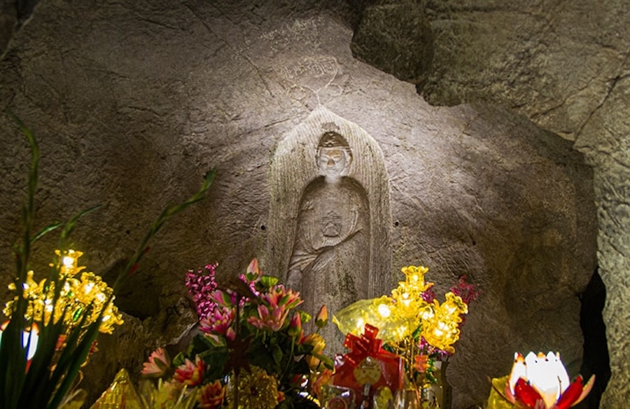 The special Amitabha Buddha statue is worshiped at Tam Thanh Pagoda