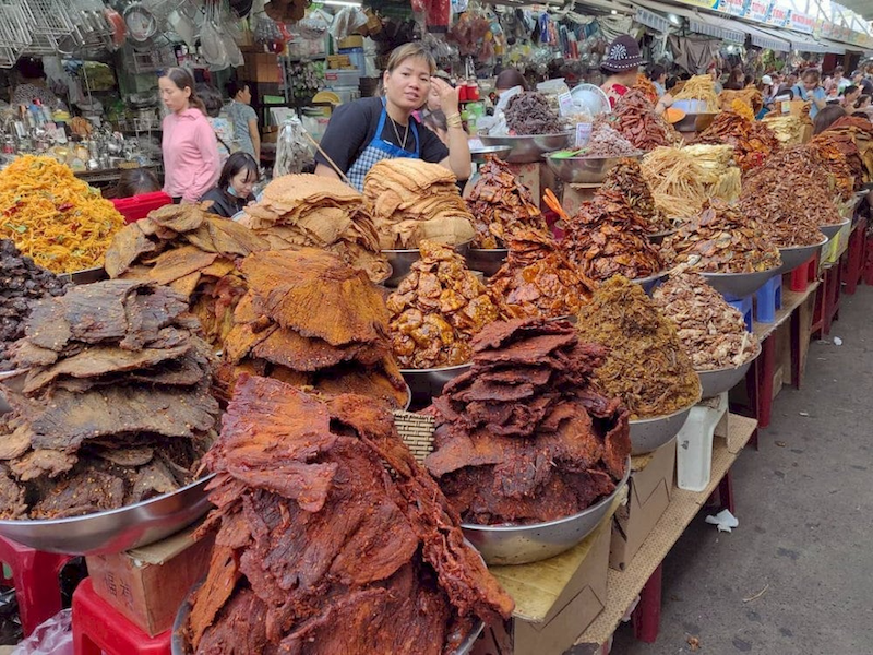 What to buy at Con market