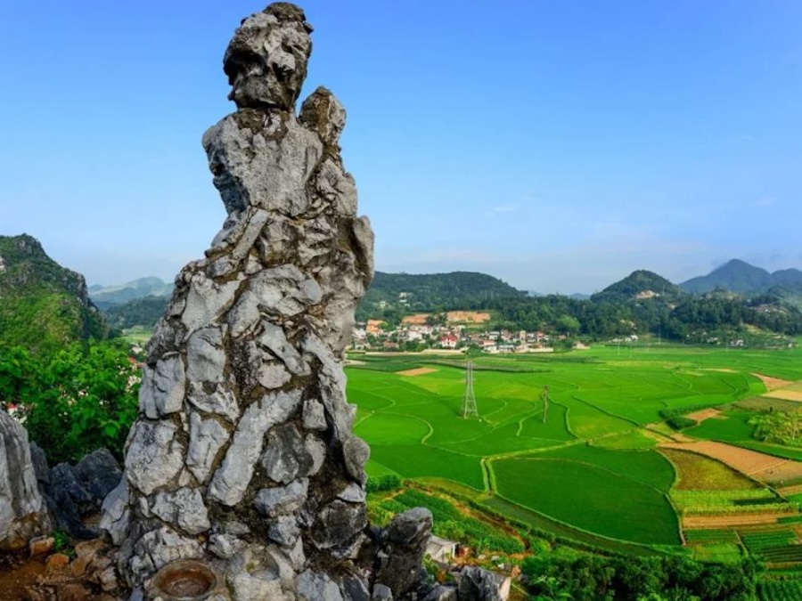 To Thi Mountain (Nang To Thi)